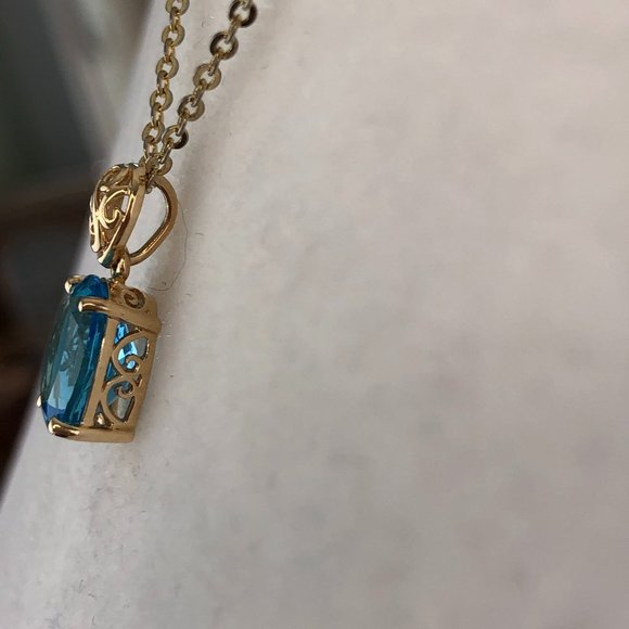 NEW - Macy's 14KT Solid Gold Genuine Oval Blue Topaz Pendant Glamcore Sparkly - Picture 7 of 17